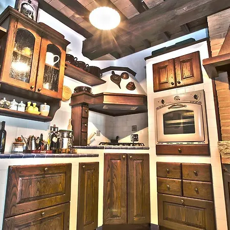 Casa Sandro A Podere Pascianella بيت للعطل كاستيلموتْسْيو